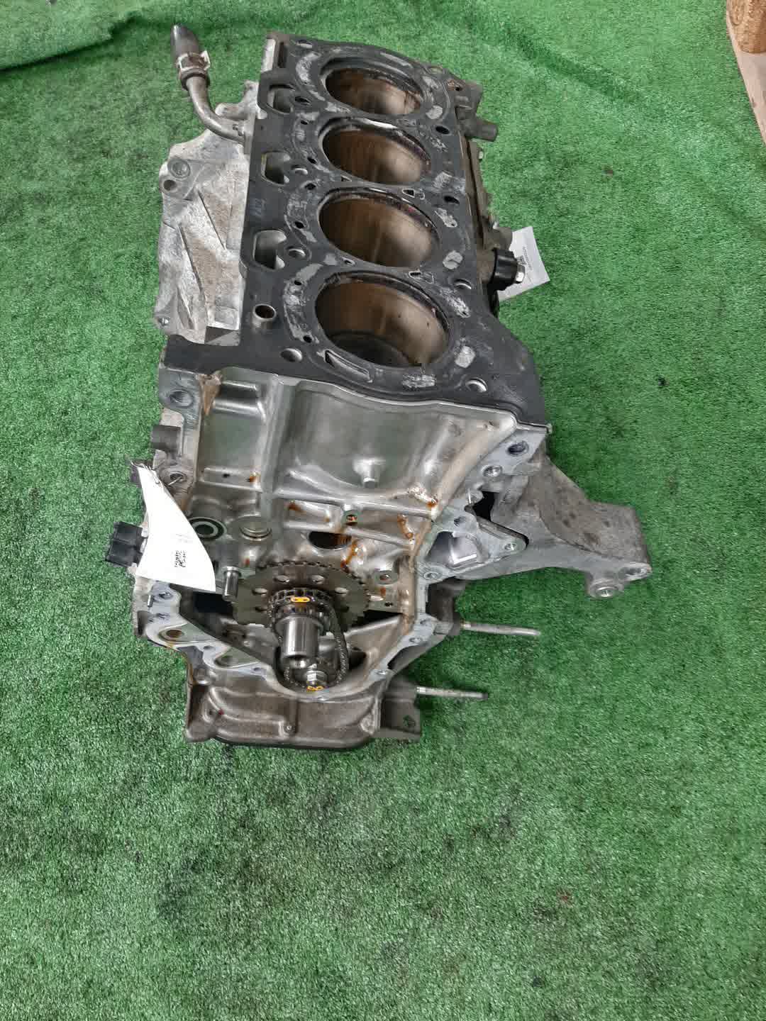 Блок двигателя TOYOTA VOXY ZRR70G 3ZR-FE 4102131 2 ракурс