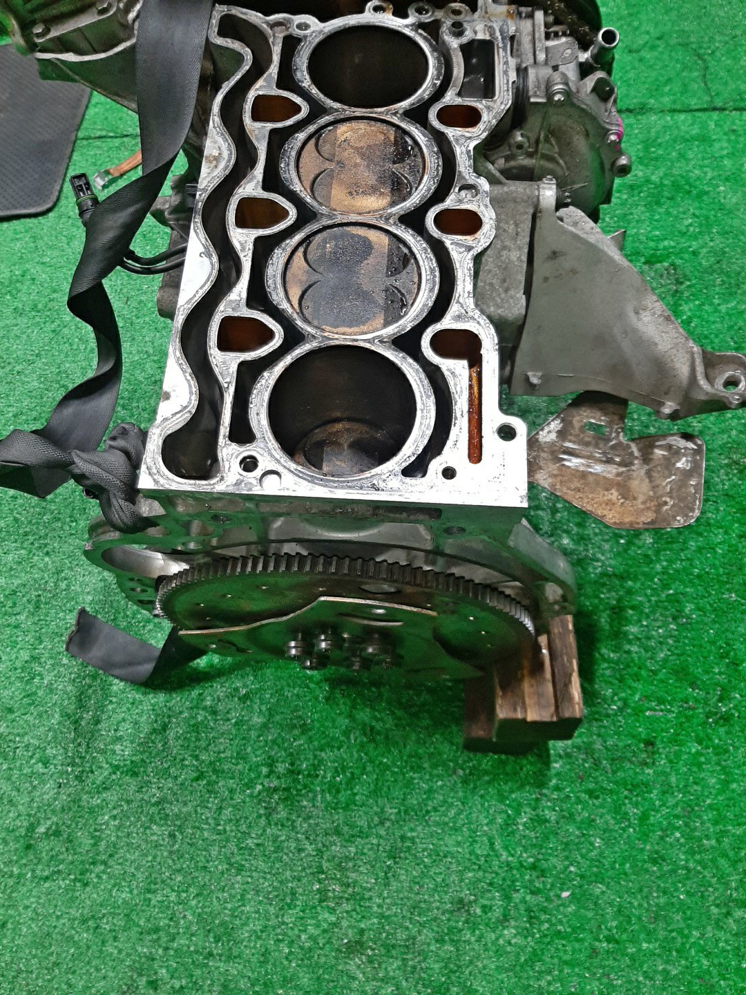 Блок двигателя BMW 3-Series E90 N46B20B A308H364 2 ракурс