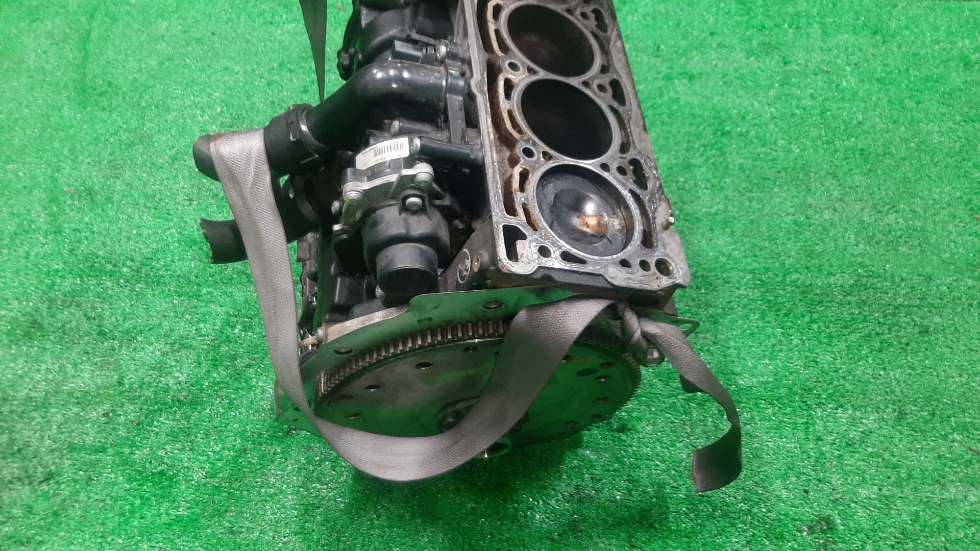 Блок двигателя AUDI A4 8K2 CDNB 203996 3 ракурс Блок двигателя AUDI A4 8K2 CDNB 203996 3 ракурс