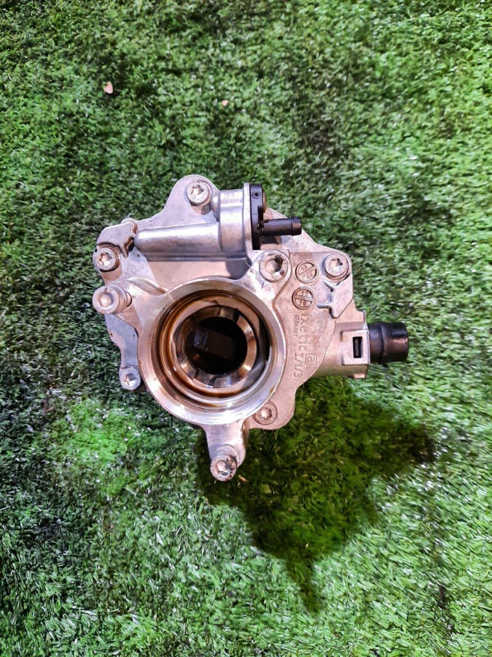Вакуумник BMW 5-Series Gran Turismo F07 N55B30A 11667575325 3 ракурс