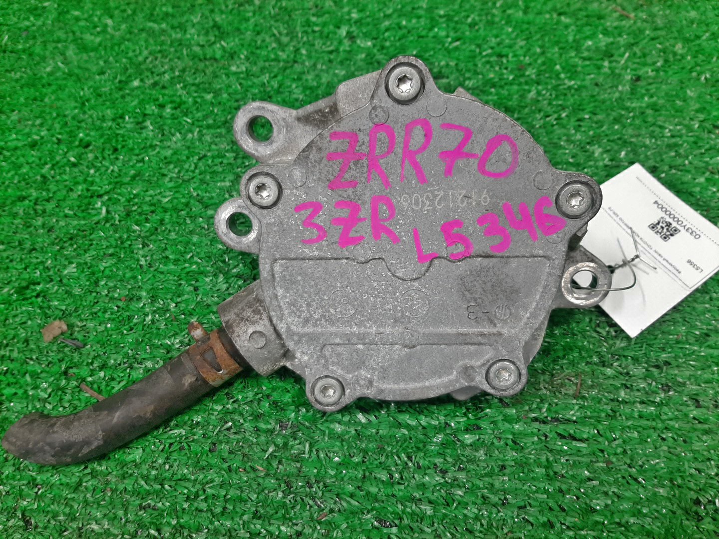 Вакуумник TOYOTA NOAH ZRR70G 3ZR-FAE 2 ракурс