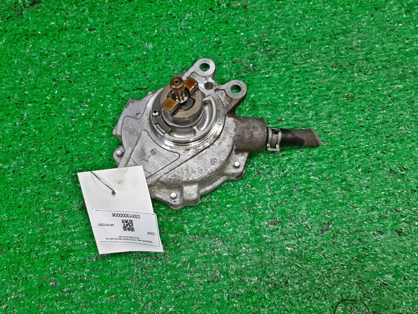 Вакуумник TOYOTA NOAH ZRR70G 3ZR-FAE 9A1910250 1 ракурс