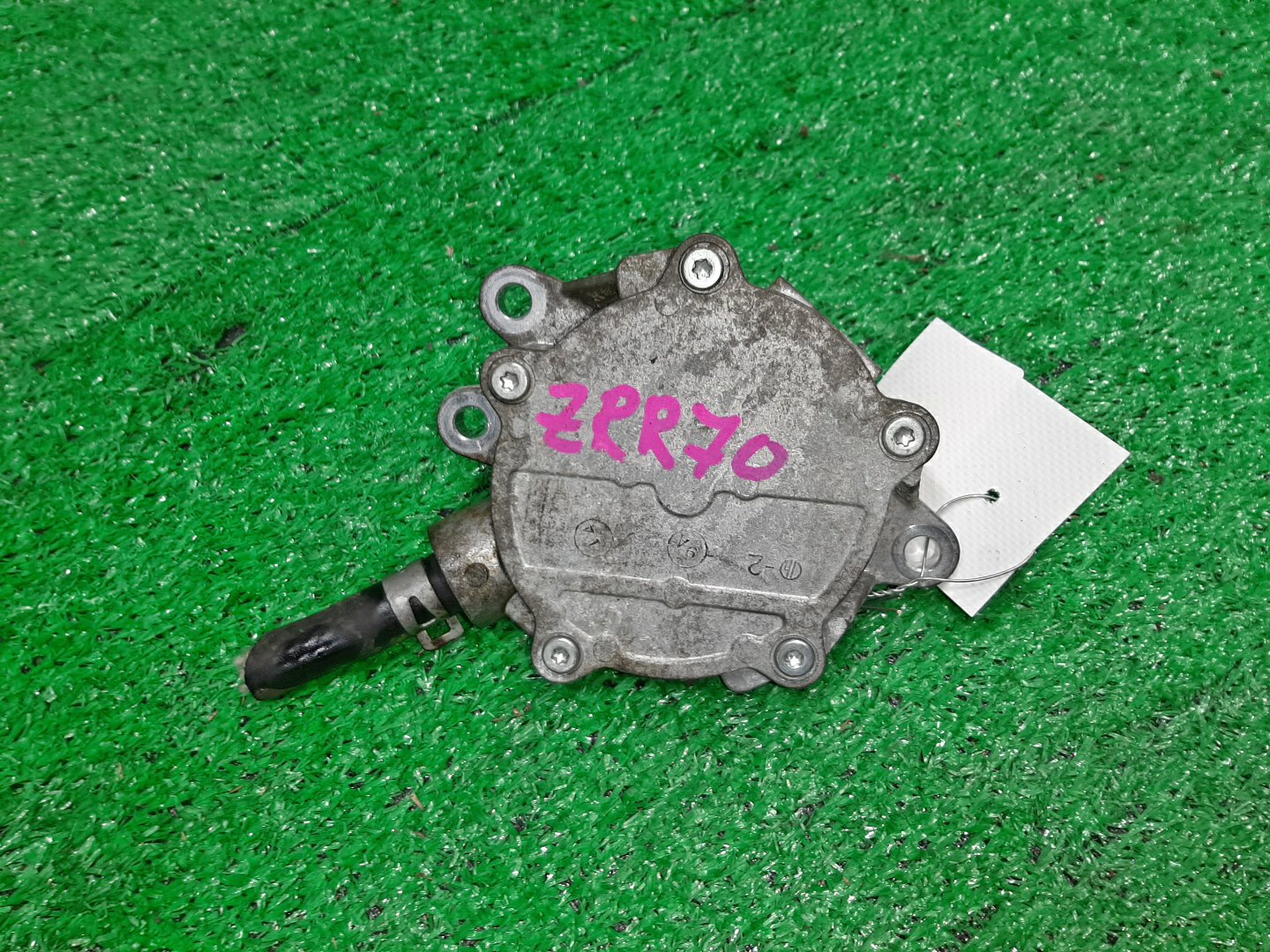 Вакуумник TOYOTA NOAH ZRR70G 3ZR-FAE 9A1910250 2 ракурс