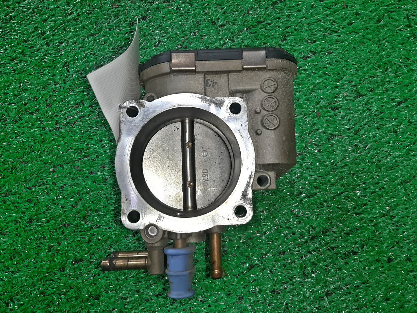 Дроссельная заслонка AUDI A6 4B2 ASN 2 ракурс Дроссельная заслонка AUDI A6 4B2 ASN 2 ракурс