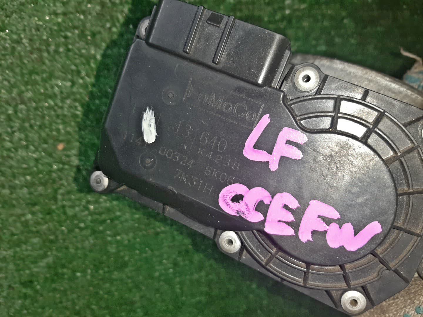 Дроссельная заслонка MAZDA BIANTE CCEFW LF-VD LF2L-13640 2 ракурс