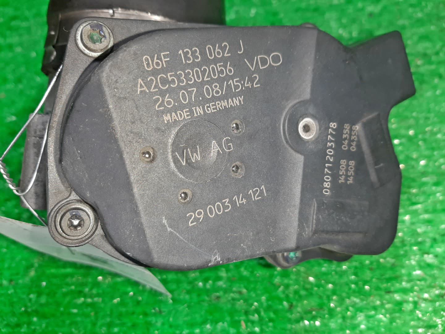 Дроссельная заслонка VOLKSWAGEN TIGUAN 5N2 CAW 06F133062J 3 ракурс