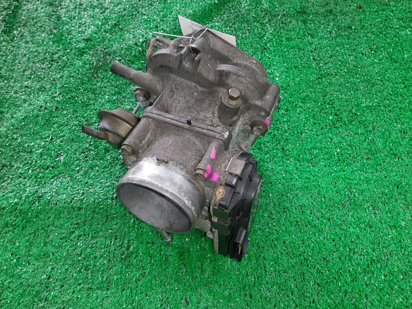 Дроссельная заслонка TOYOTA WINDOM MCV30 1MZ-FE 22030-20040 1 ракурс