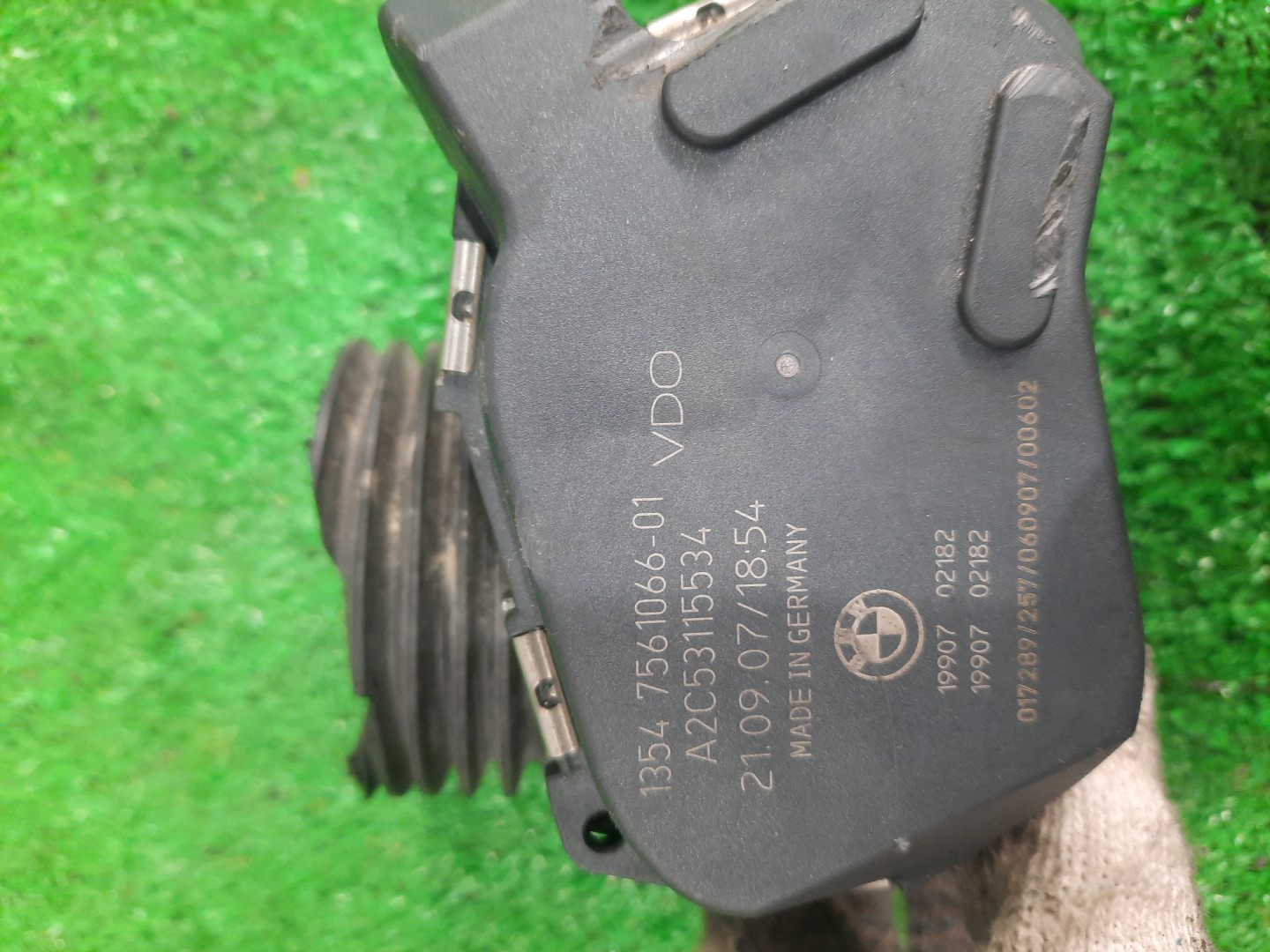 Дроссельная заслонка BMW 3-Series E91 N46B20BD 13547561-01 2 ракурс