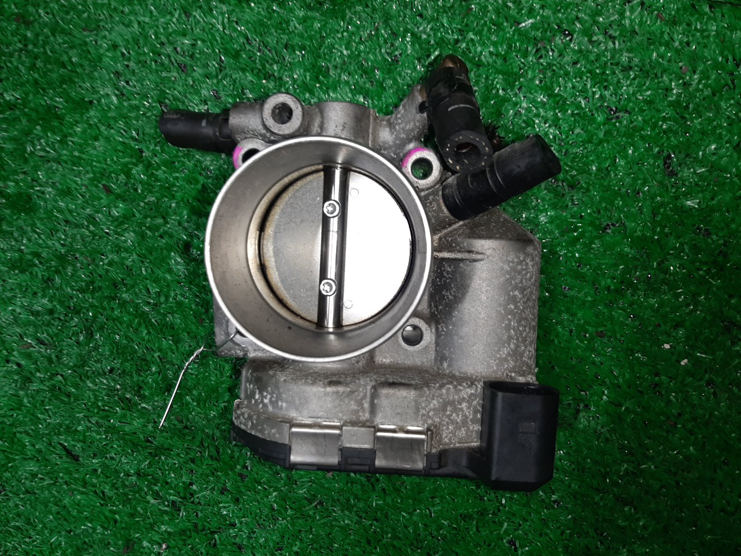 Дроссельная заслонка AUDI A4 8EC ALT 06B133062 1 ракурс Дроссельная заслонка AUDI A4 8EC ALT 06B133062 1 ракурс