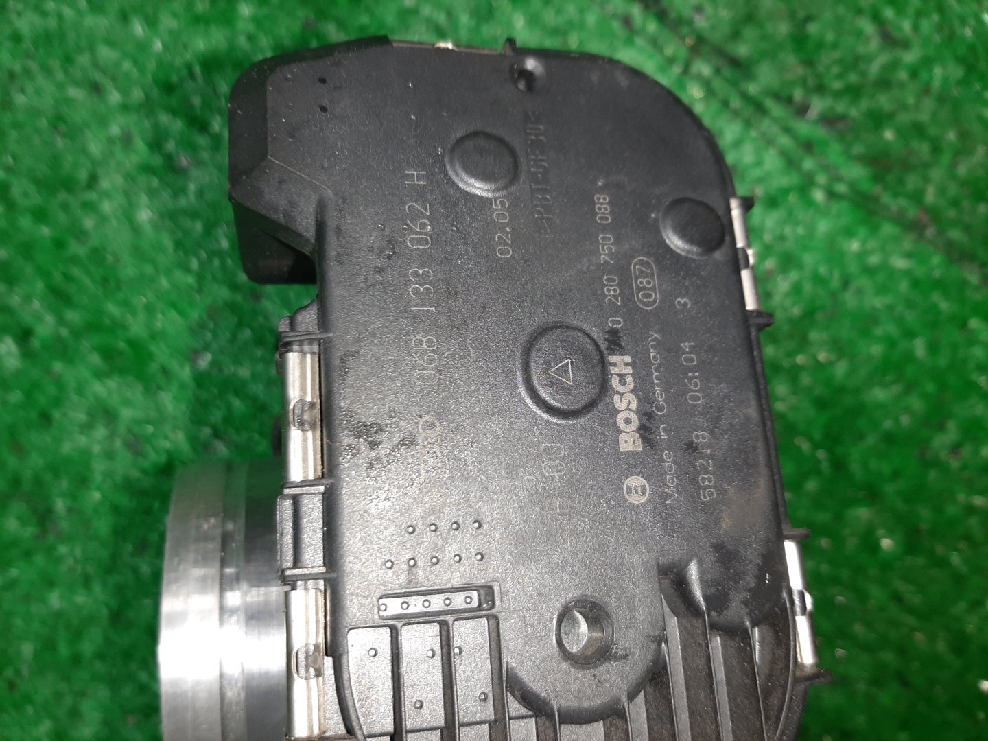 Дроссельная заслонка AUDI A4 8EC ALT 06B133062 3 ракурс