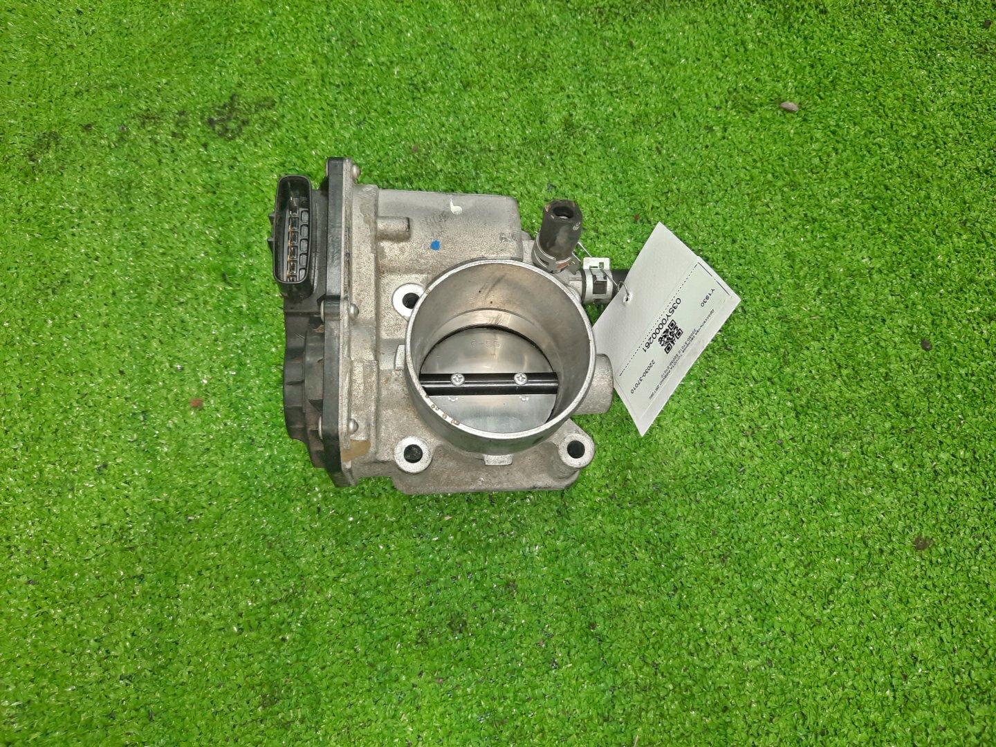 Дроссельная заслонка TOYOTA PREMIO ZRT260 2ZR-FE 22030-37010 1 ракурс
