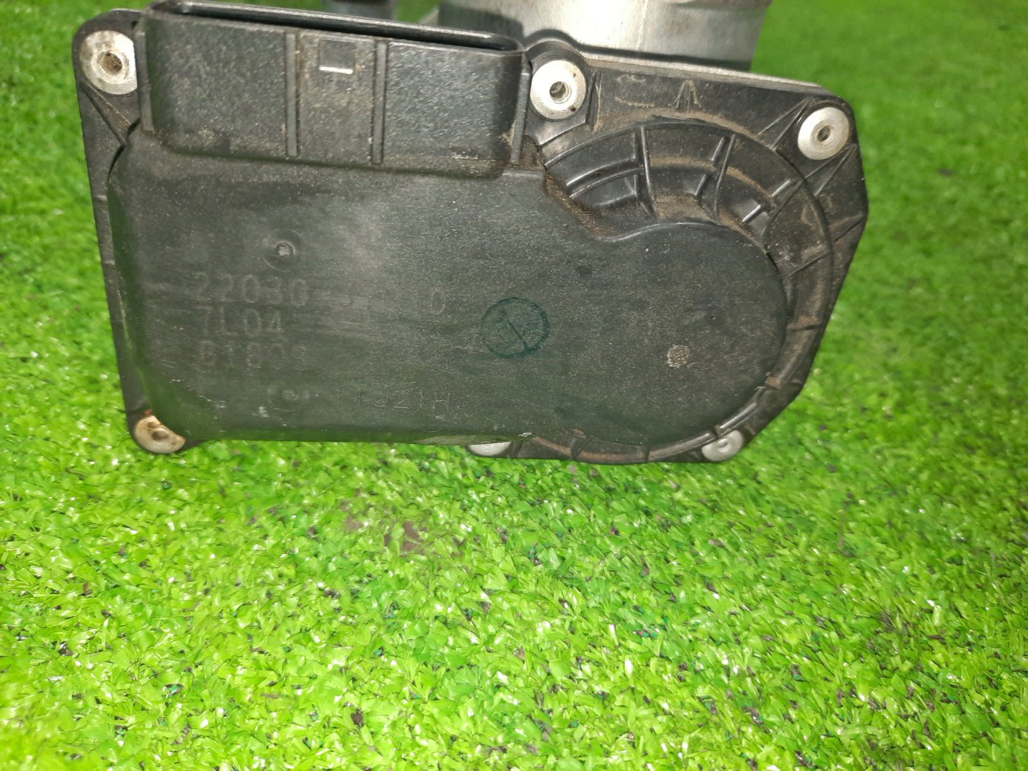 Дроссельная заслонка TOYOTA PREMIO ZRT260 2ZR-FE 22030-37010 3 ракурс