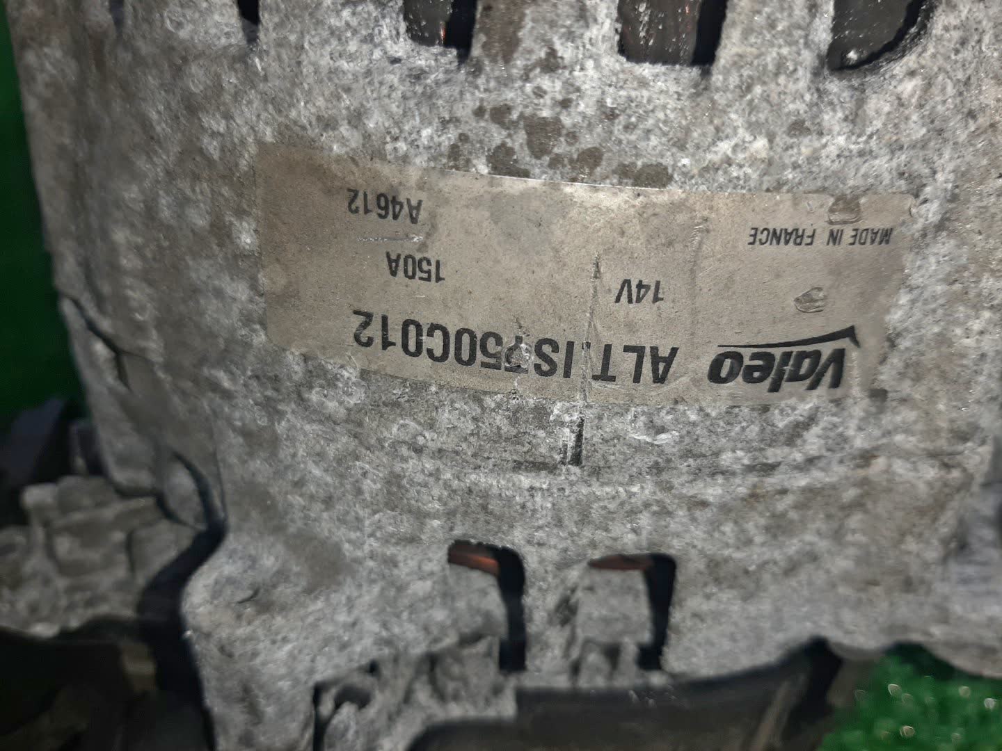 Генератор NISSAN SERENA C26 MR20DD 2310A-1VA0A 3 ракурс