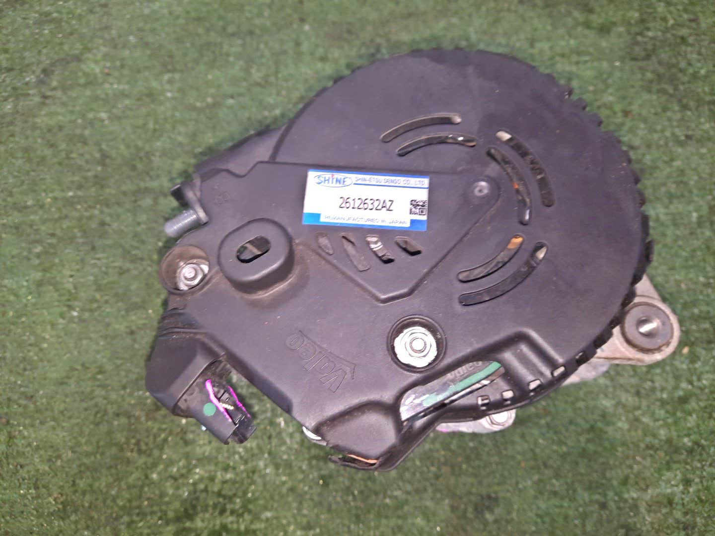 Генератор NISSAN SERENA C26 MR20DD 2612632AZ 3 ракурс