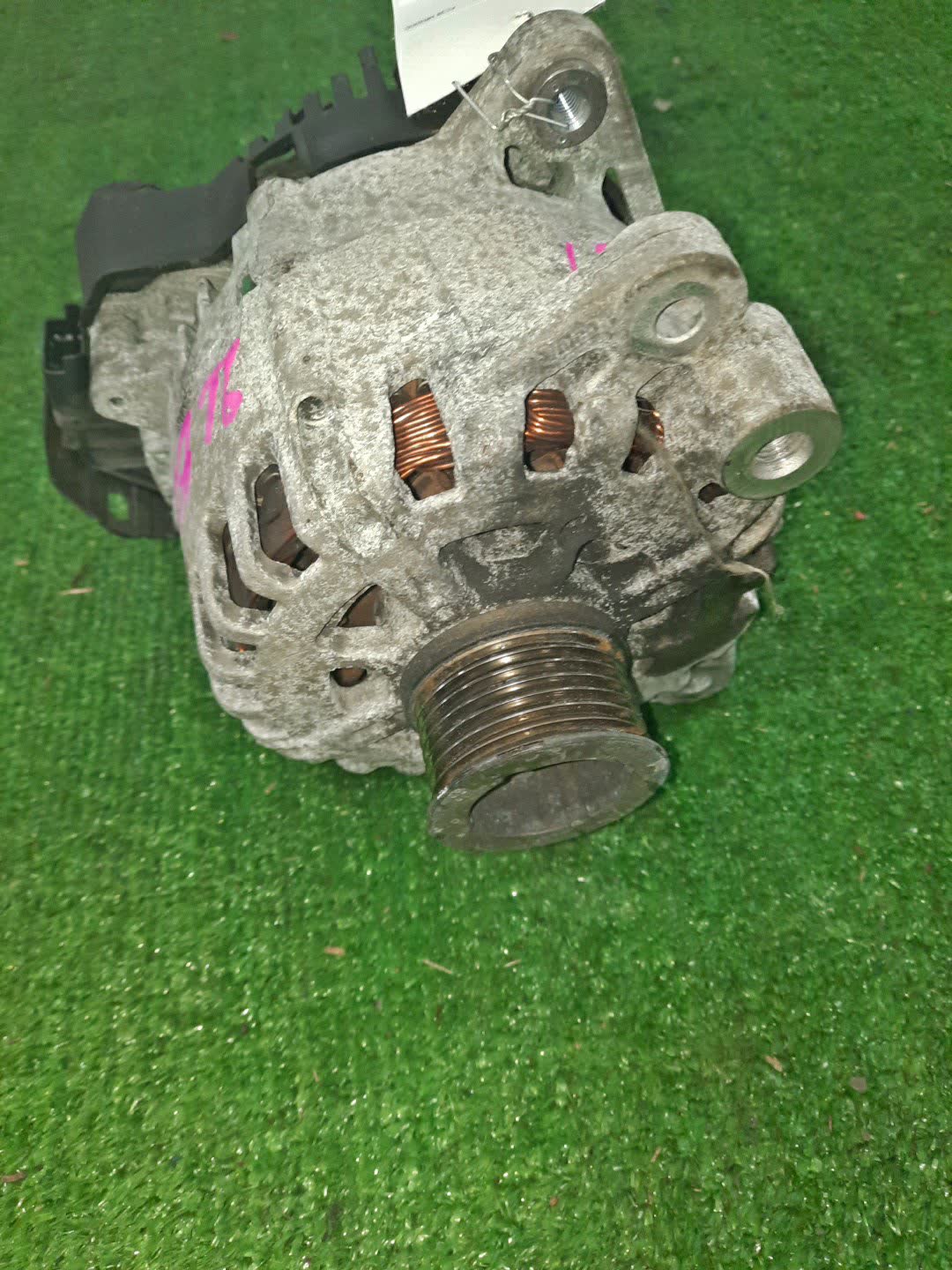 Генератор NISSAN SERENA FC26 MR20DD 2310A-1VA0A 3 ракурс