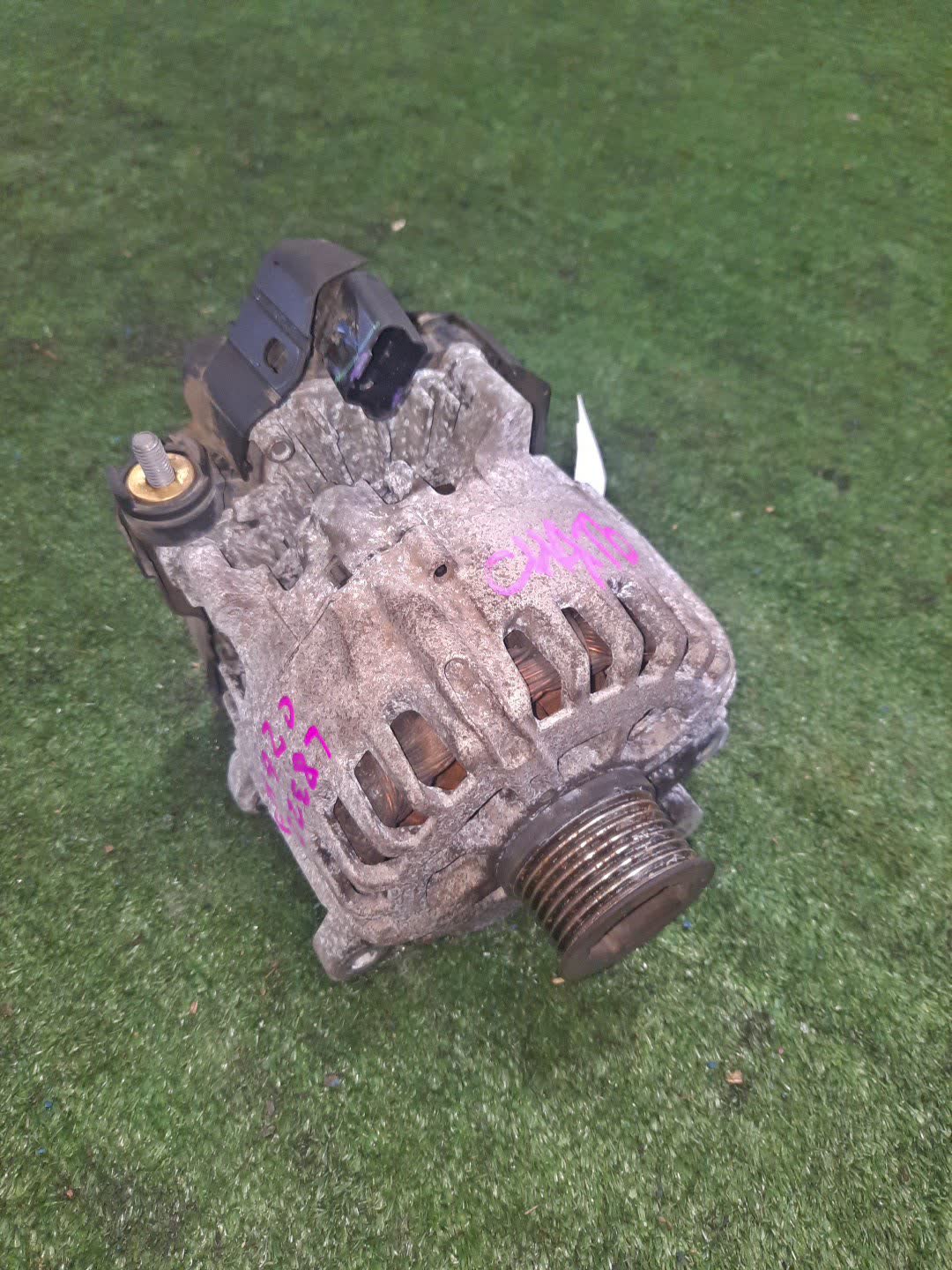 Генератор NISSAN SERENA C26 MR20DD 2310A-1VA0A 2 ракурс