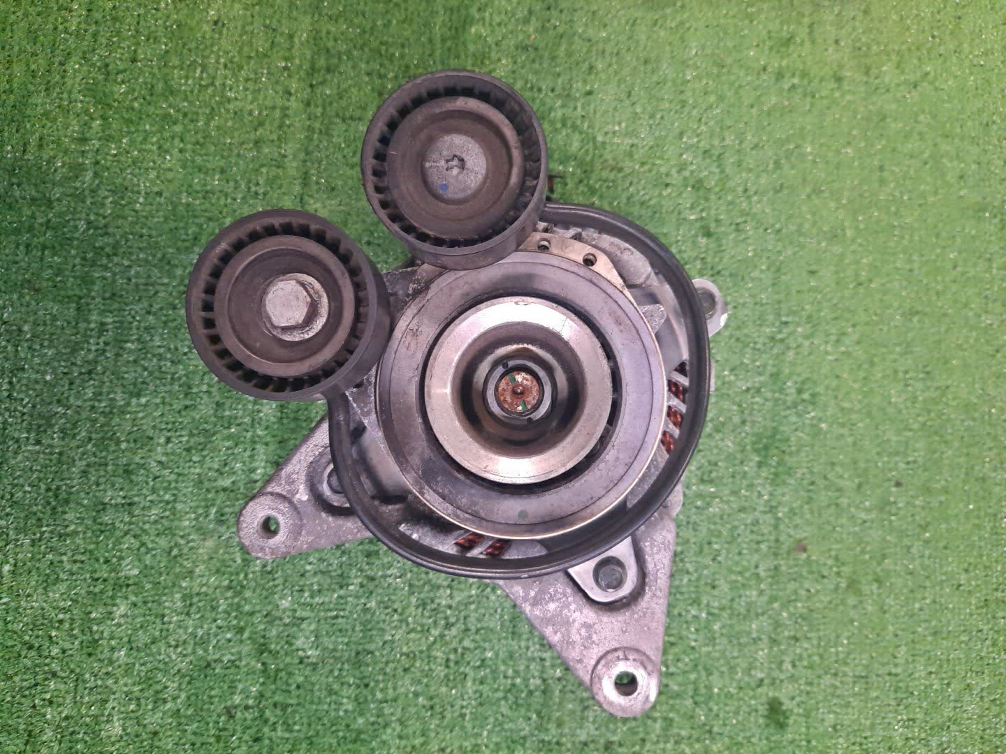 Генератор NISSAN SERENA GFNC27 MR20DD 2310A-5TA2A 2 ракурс