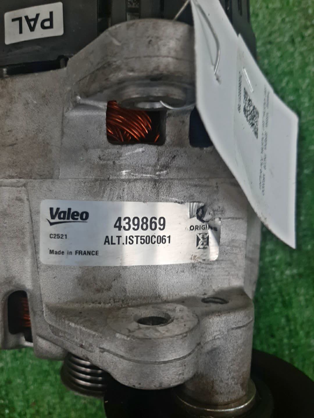 Генератор NISSAN SERENA FNC26 MR20DD A740578A 3 ракурс