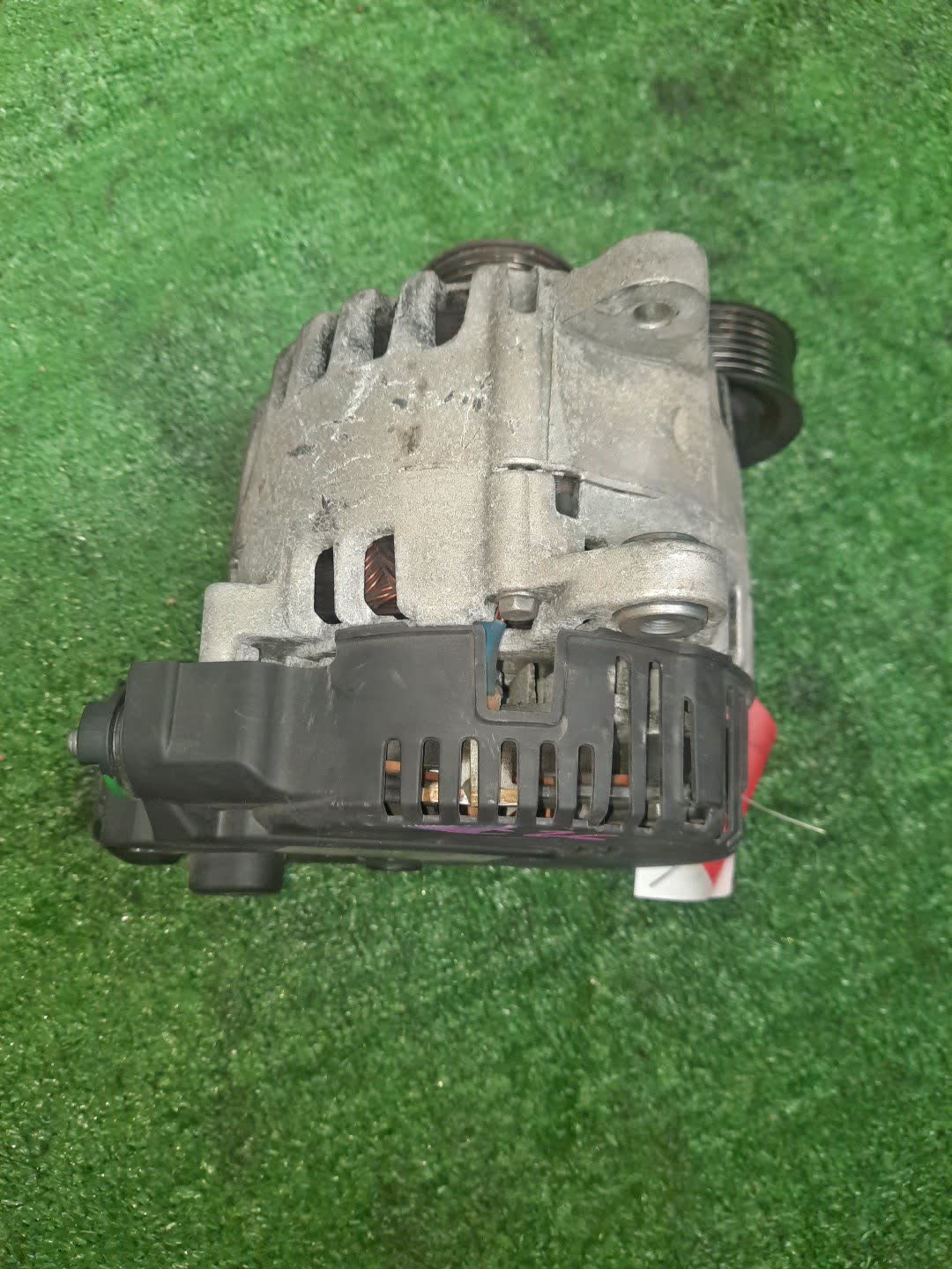 Генератор NISSAN SERENA C26 MR20DD 2310A-1V0A 1 ракурс