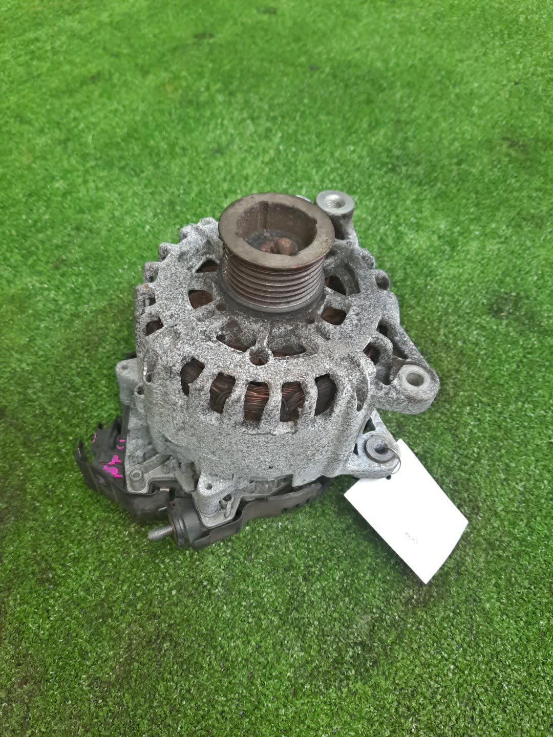 Генератор NISSAN SERENA FC26 MR20DD 1 ракурс