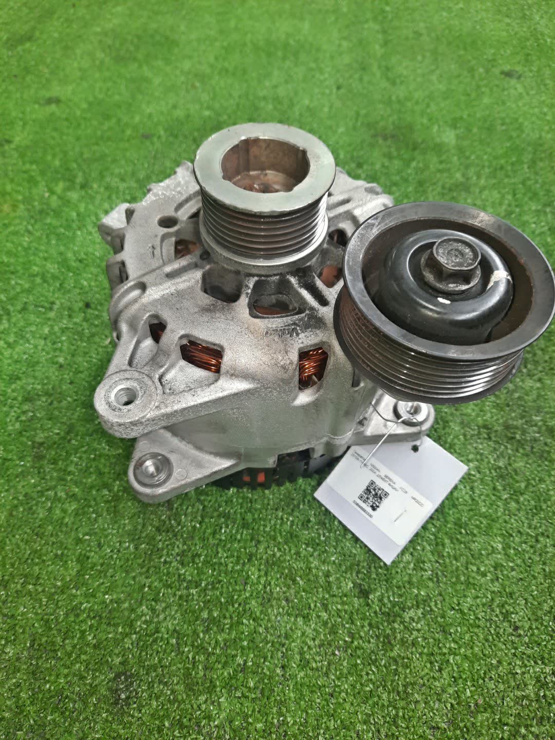Генератор NISSAN SERENA FC26 MR20DD 1 ракурс