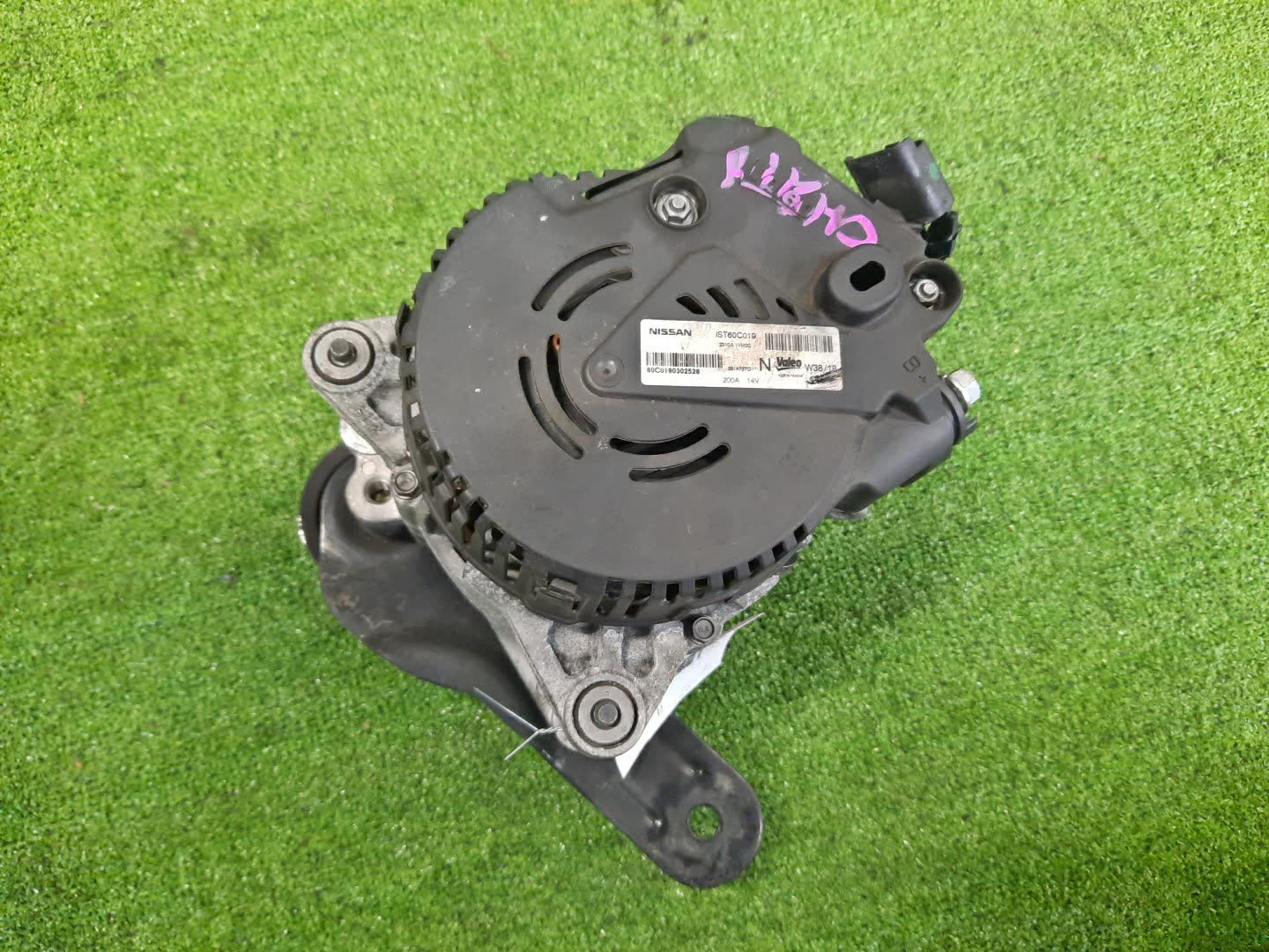 Генератор NISSAN SERENA HFC26 MR20DD 2310A-1VM0C 3 ракурс