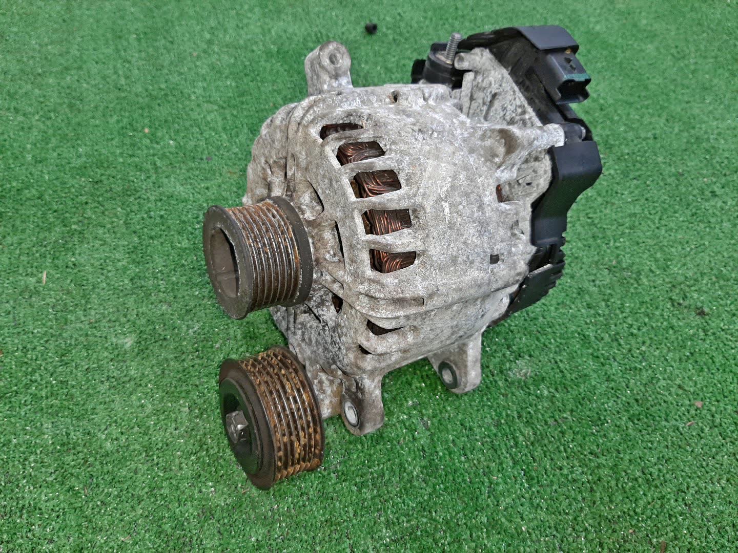 Генератор NISSAN SERENA HC26 MR20DD 2310A-1VMDA 1 ракурс