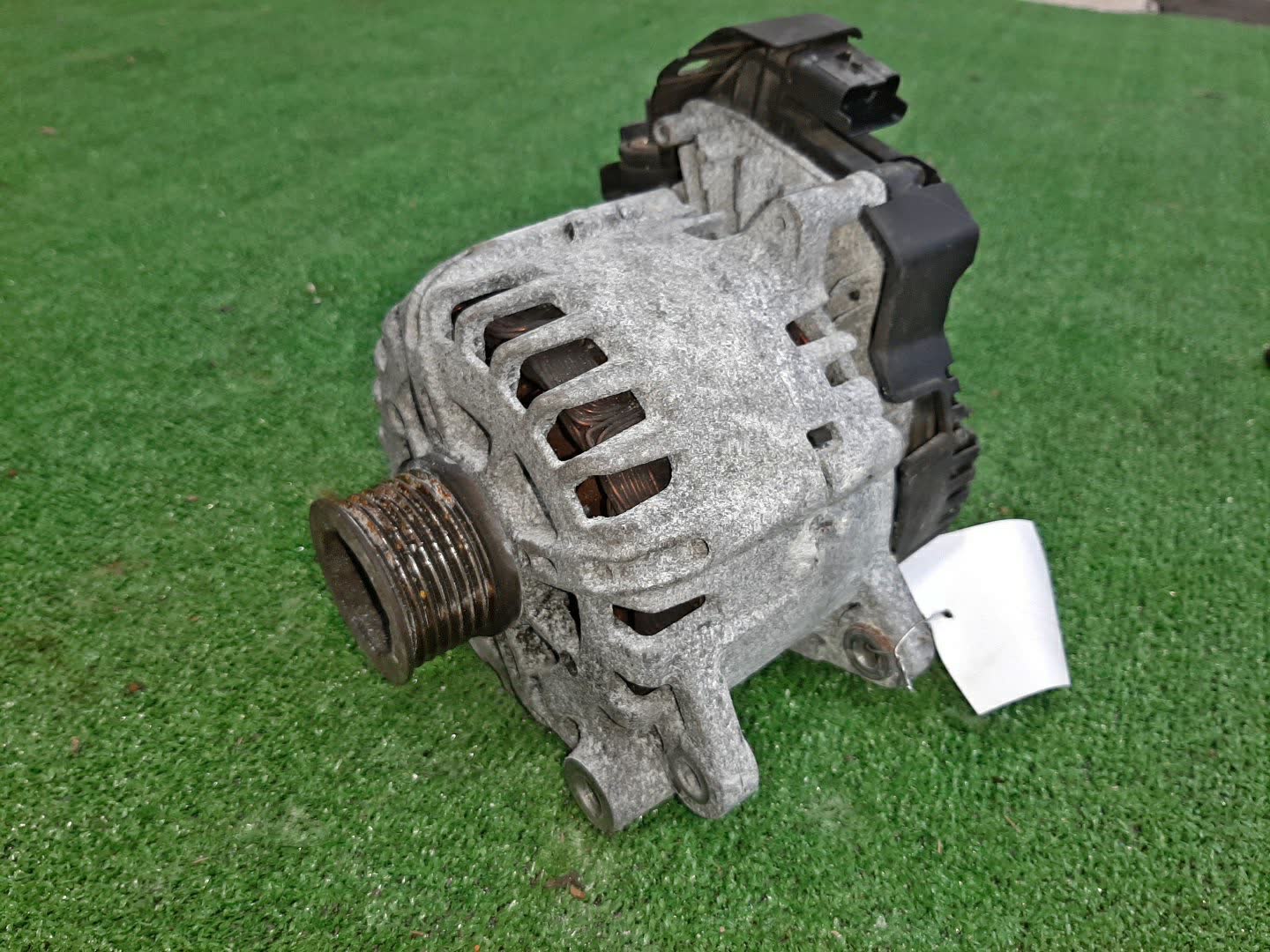 Генератор NISSAN SERENA C26 MR20DD 2310A-1VA0A 1 ракурс