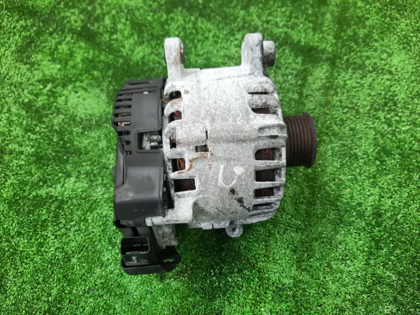 Генератор NISSAN SERENA C26 MR20DD 2310A-1VM0A 1 ракурс