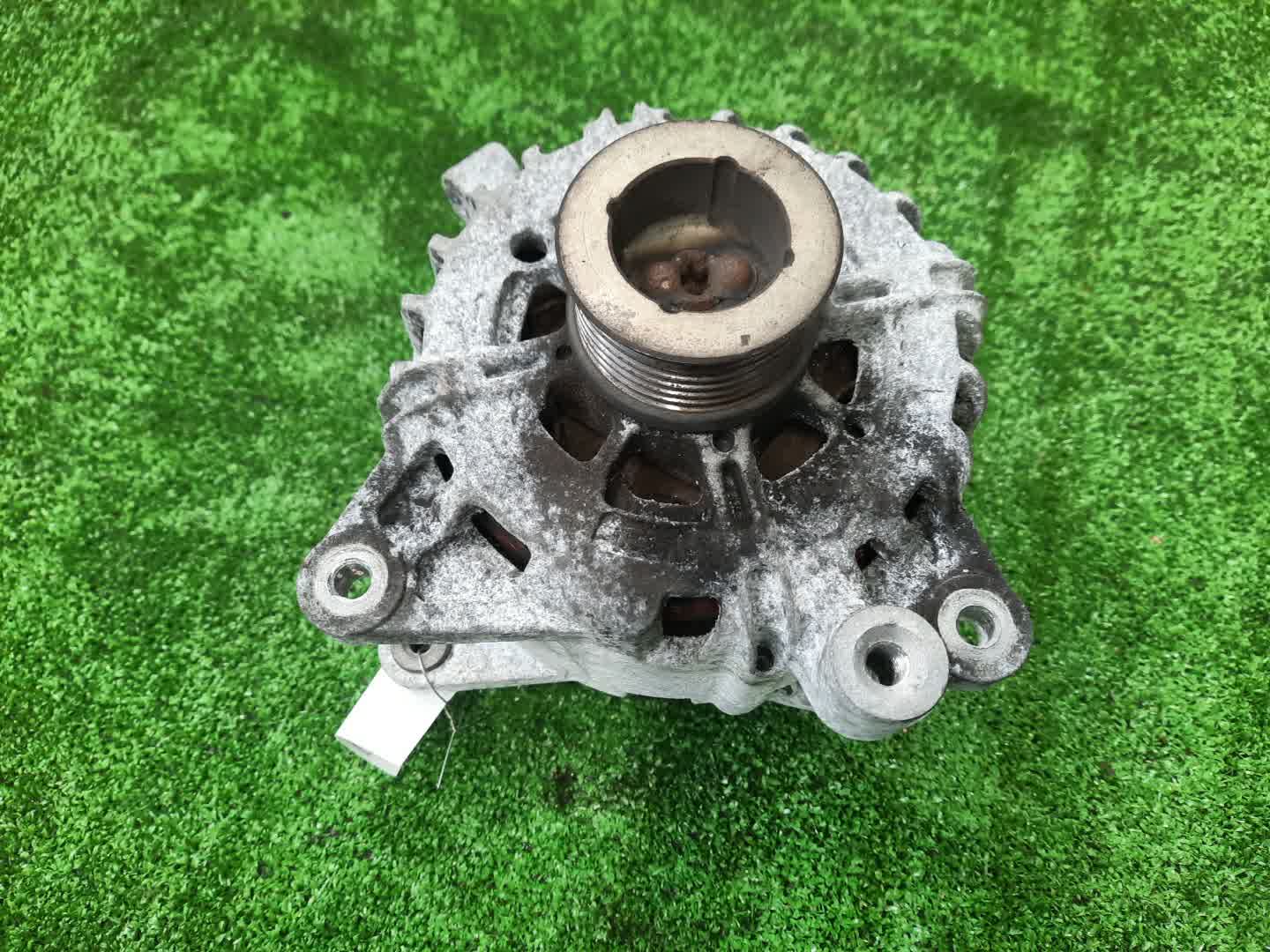 Генератор NISSAN SERENA C26 MR20DD 2310A-1VM0A 2 ракурс