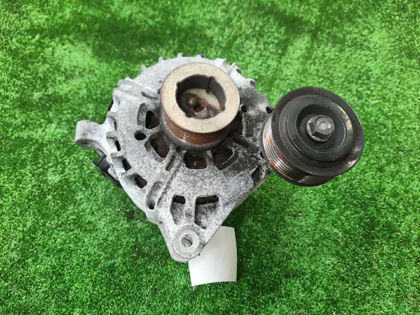Генератор NISSAN SERENA C26 MR20DD 2310A-1VM0A 2 ракурс
