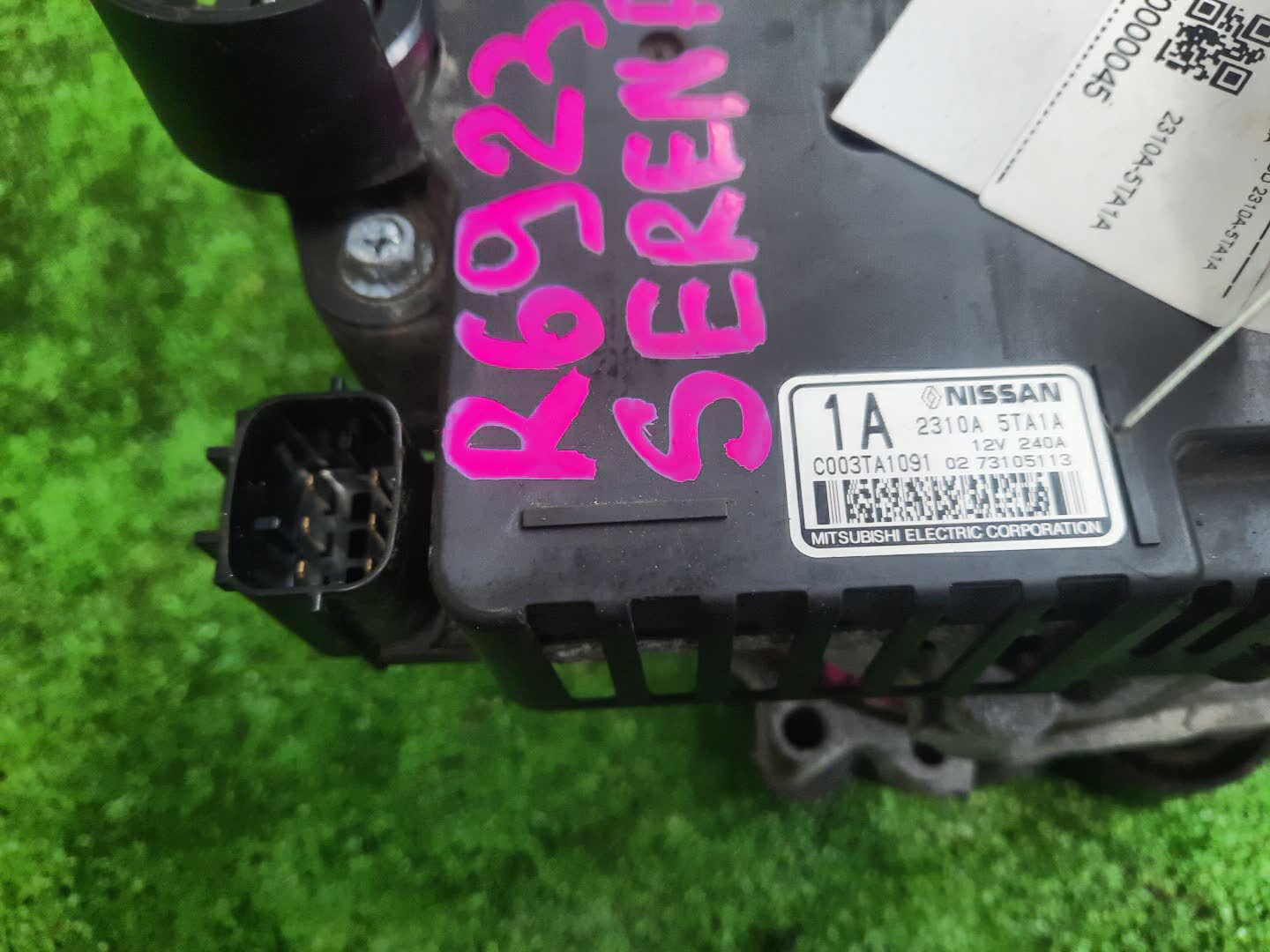 Генератор NISSAN SERENA GNC27 MR20DD 2310A-5TA1A 4 ракурс