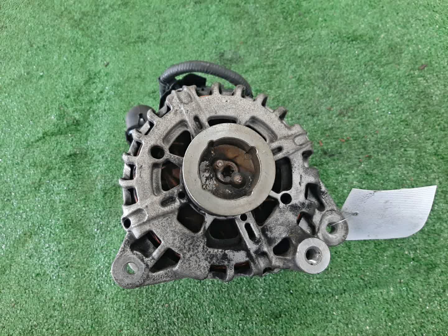 Генератор NISSAN SERENA C26 MR20DD 2310A-1VA0C 1 ракурс