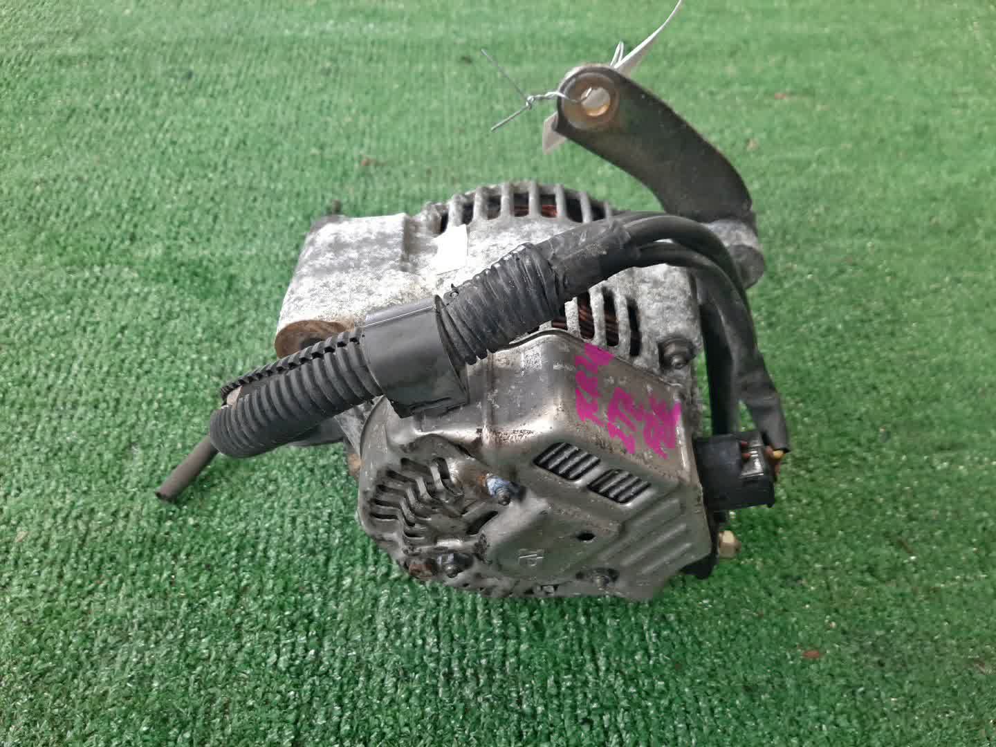 Генератор TOYOTA ESTIMA TCR20W 2TZ-FZE 27060-76060 2 ракурс