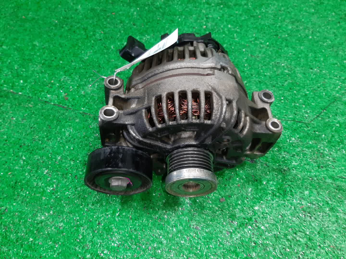 Генератор BMW 3-Series E90 N46B20B 0124525059 1 ракурс