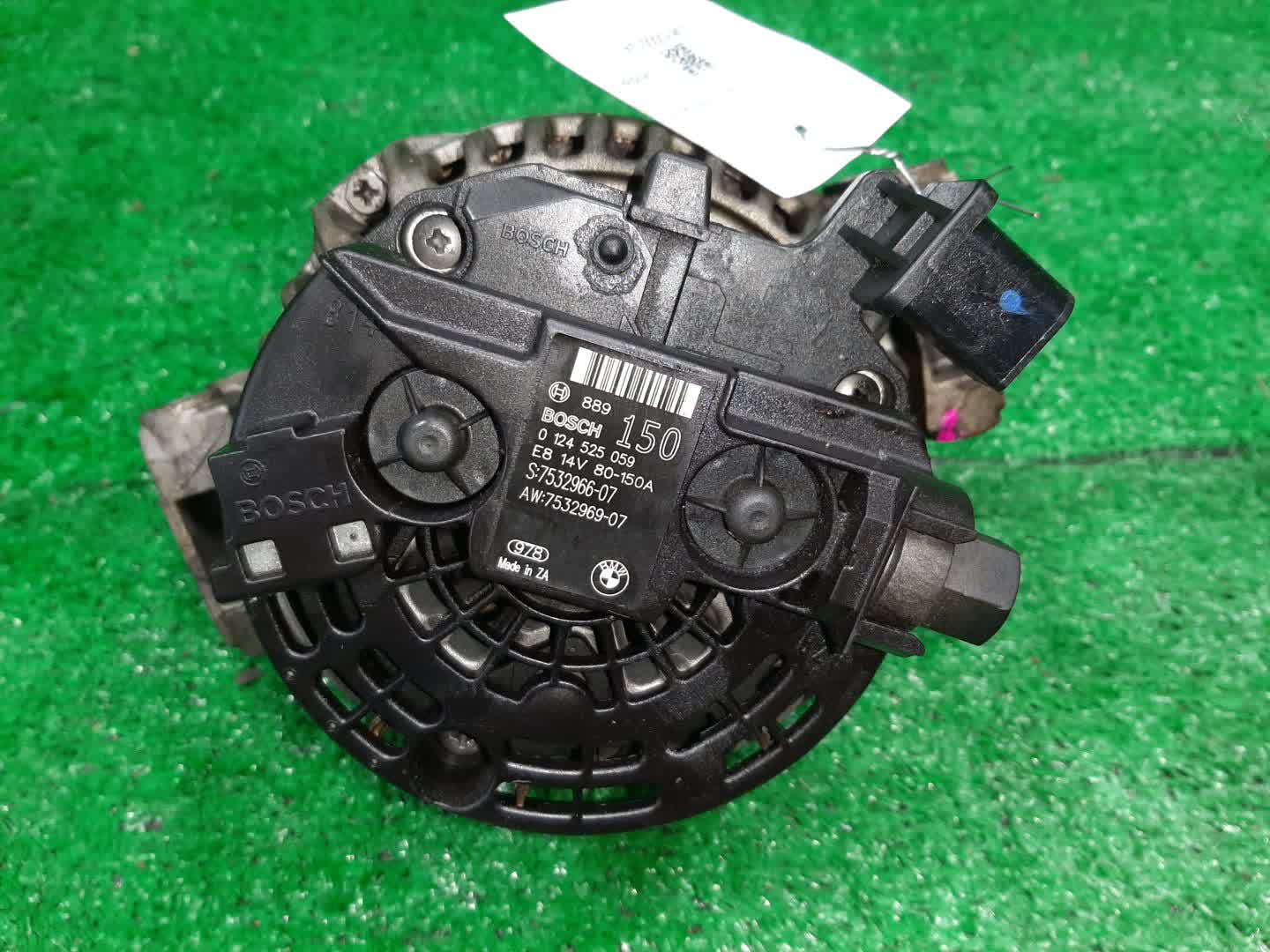 Генератор BMW 3-Series E90 N46B20B 0124525059 2 ракурс