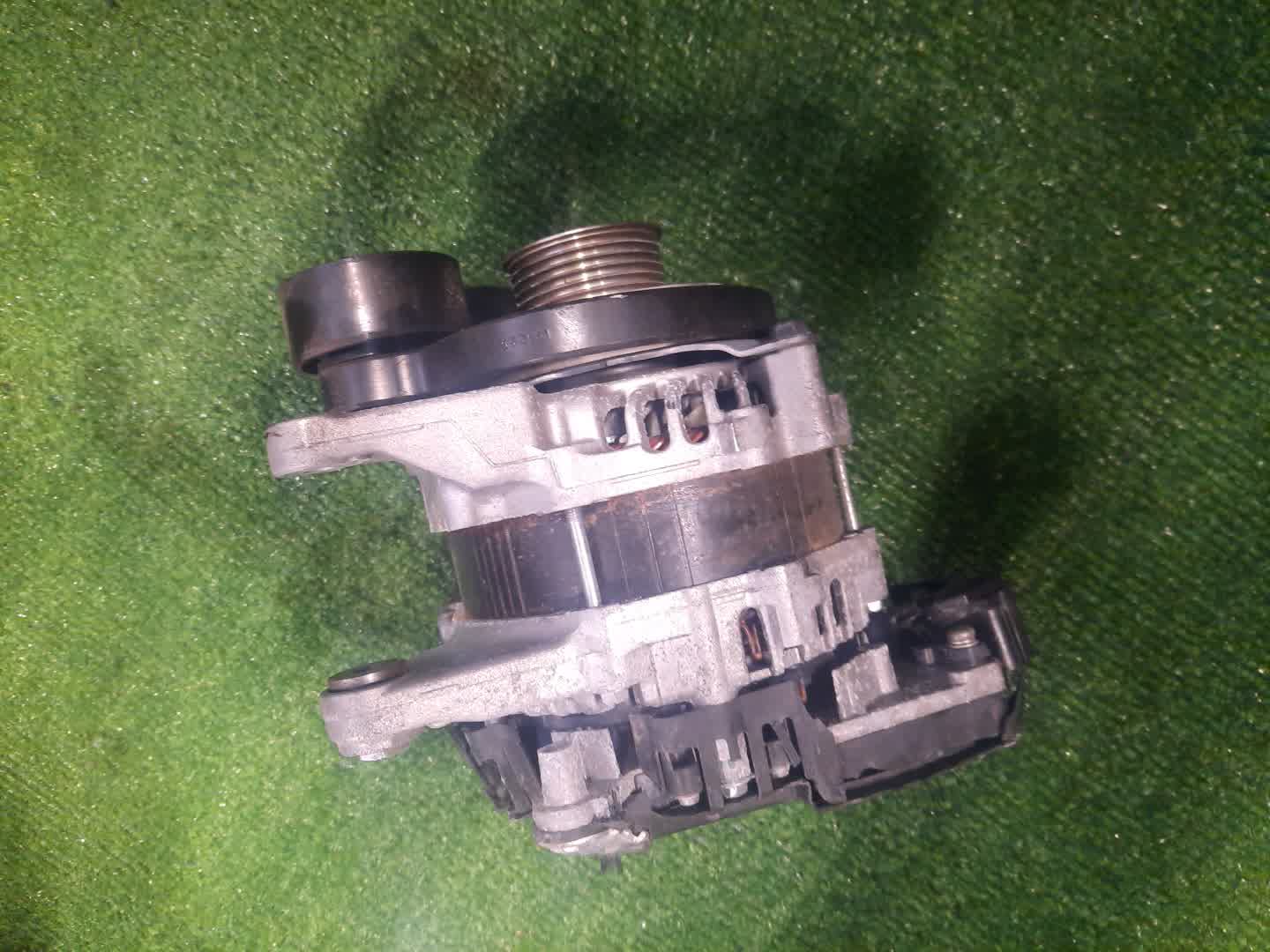 Генератор NISSAN SERENA C27 MR20DD 2310A-5TA2B 1 ракурс