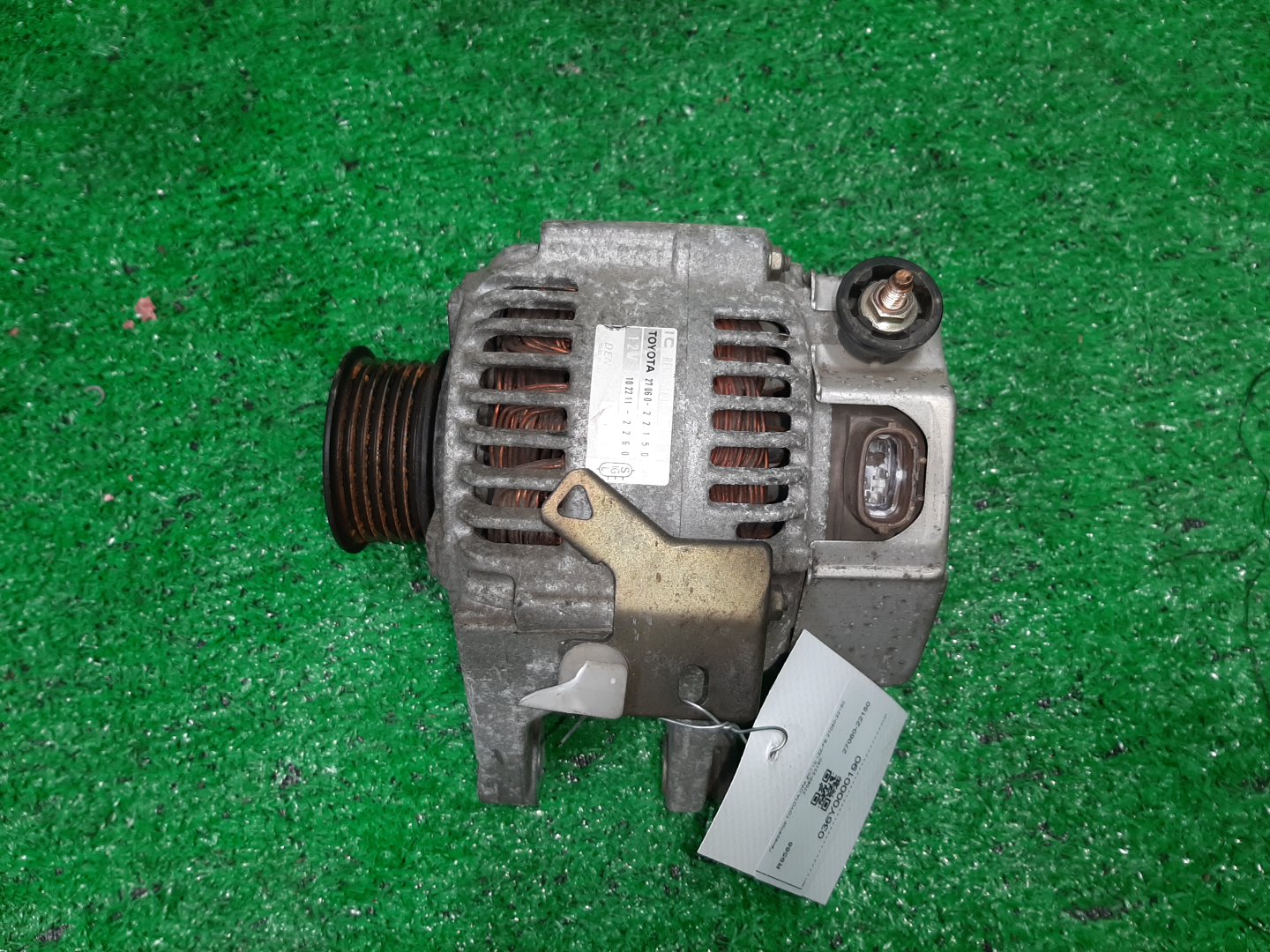 Генератор TOYOTA OPA ZCT10 1ZZ-FE 27060-22150 1 ракурс