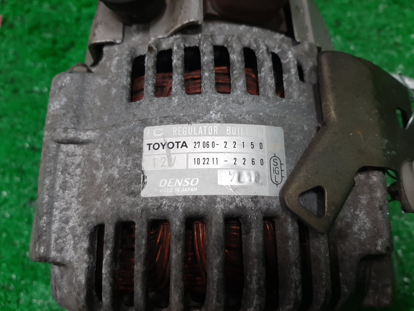 Генератор TOYOTA OPA ZCT10 1ZZ-FE 27060-22150 2 ракурс