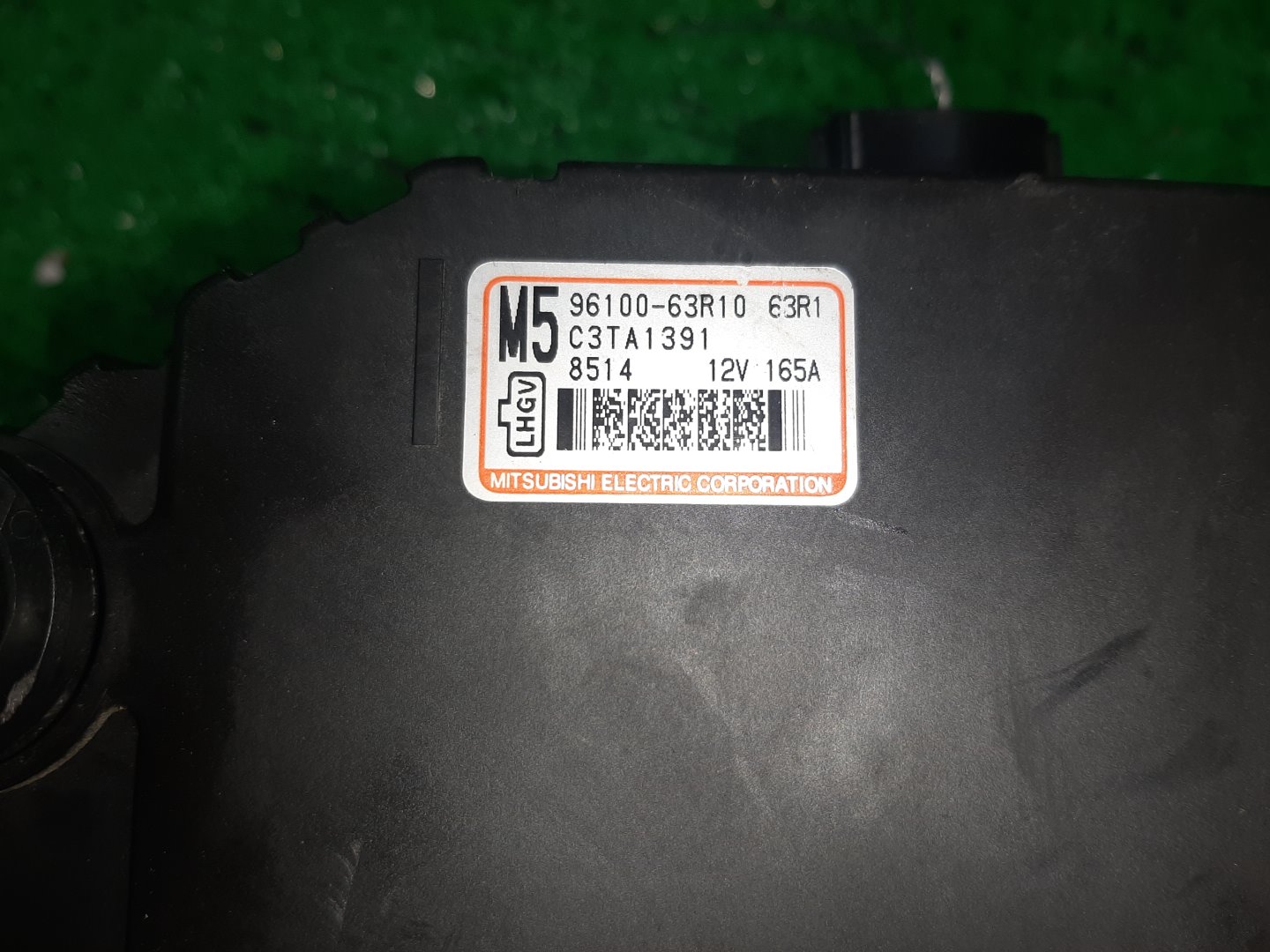Генератор SUZUKI SPACIA MK53S R06A 96100-63R10 4 ракурс