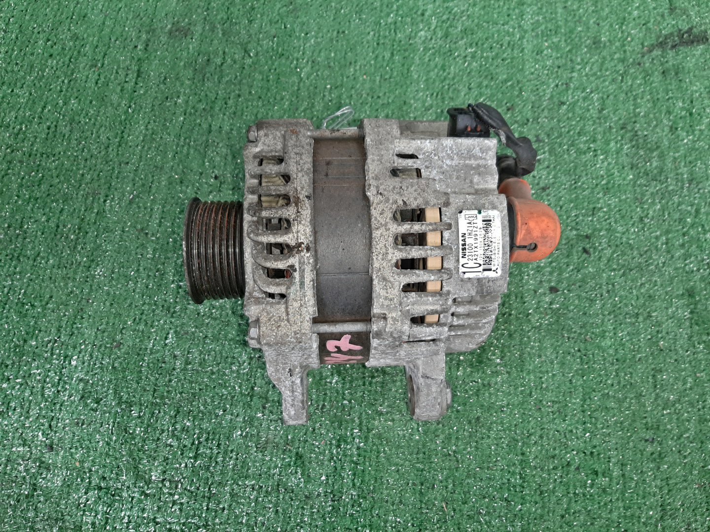 Генератор NISSAN NOTE E12 HR12DE 23100-1HZ1A 1 ракурс