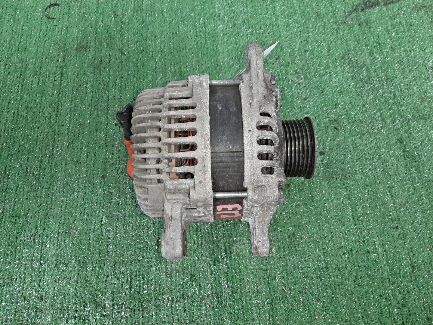Генератор NISSAN NOTE E12 HR12DE 23100-1HZ1A 2 ракурс