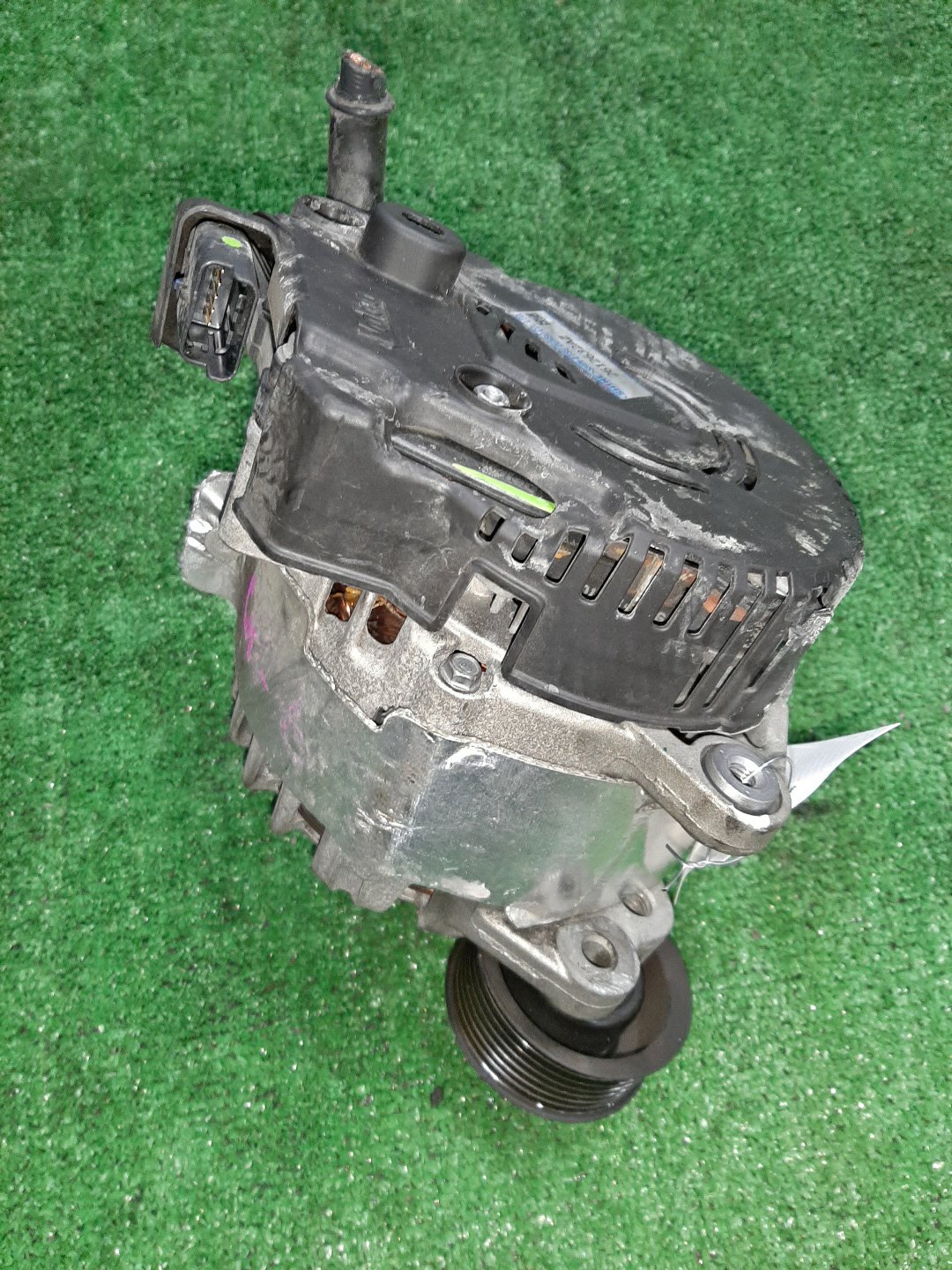 Генератор NISSAN SERENA C26 MR20DD 2 ракурс
