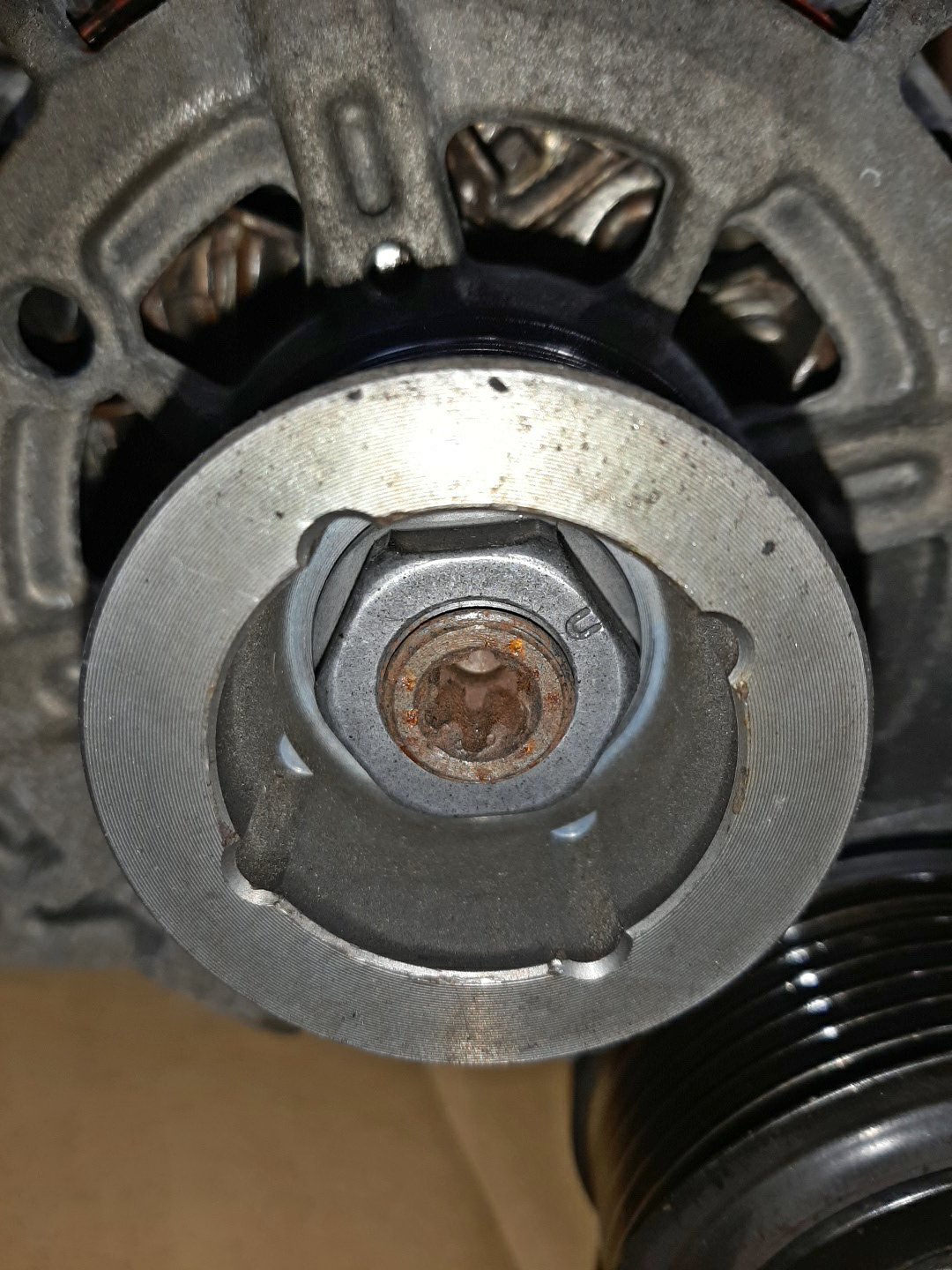 Генератор NISSAN SERENA HFC26 MR20DD 2310A-1VA1A 4 ракурс