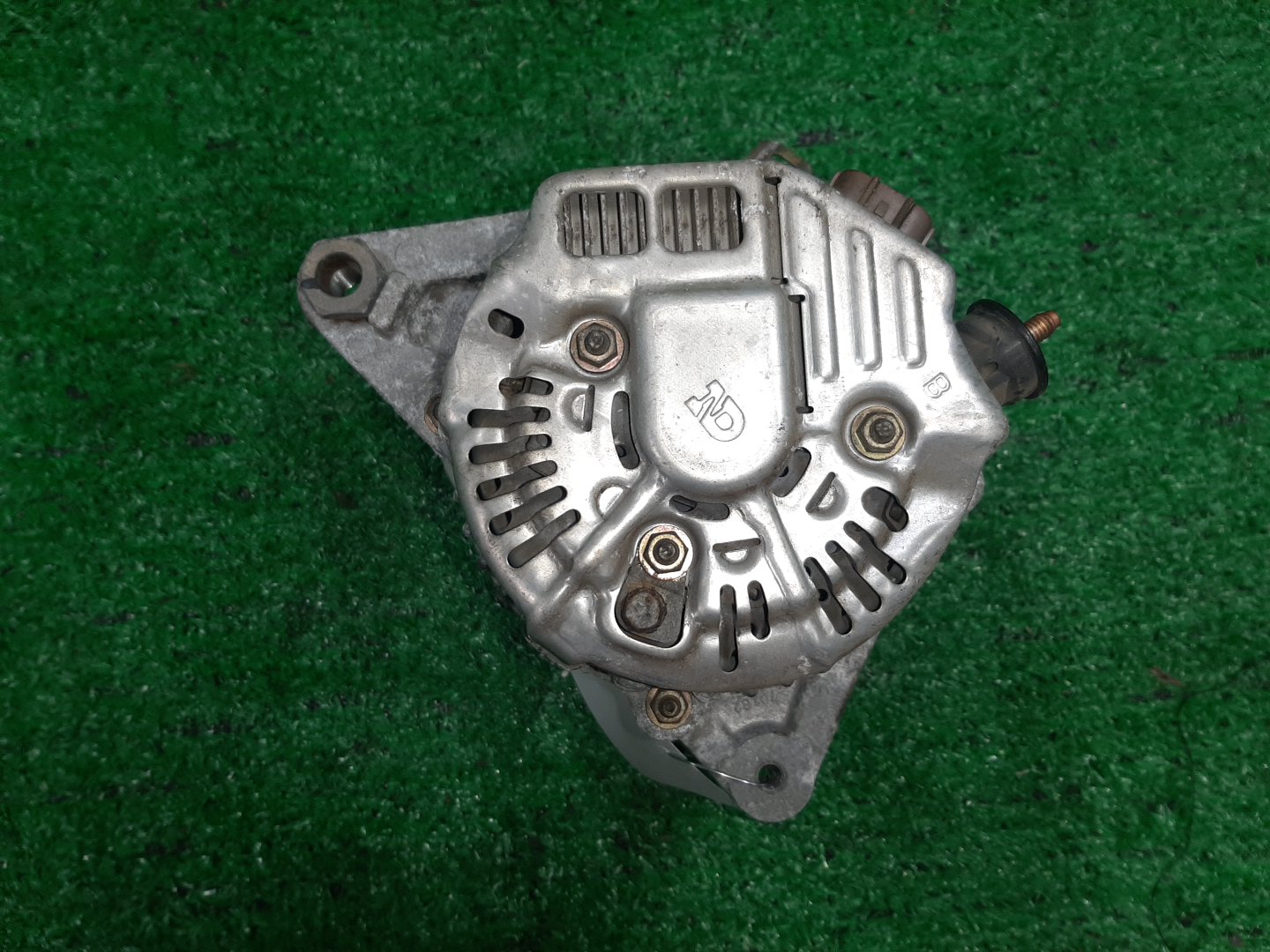 Генератор TOYOTA ALLEX ZZE122 1ZZ-FE 27060-22180 2 ракурс