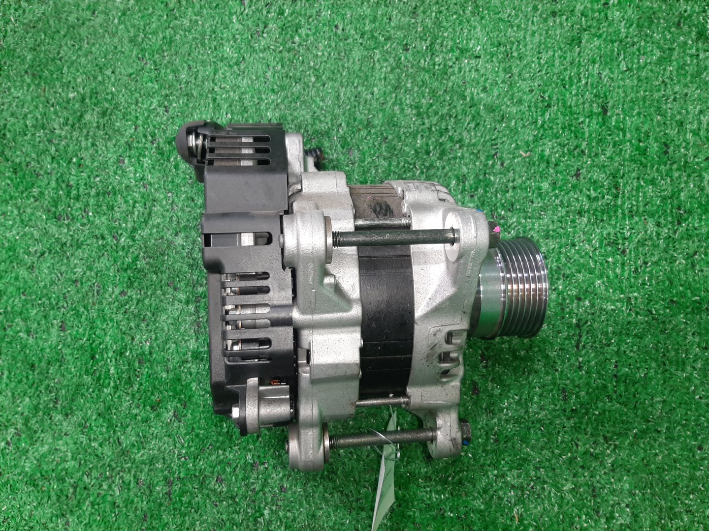 Генератор NISSAN DAYZ B48W BR06DET 2310A-7MA0E 1 ракурс