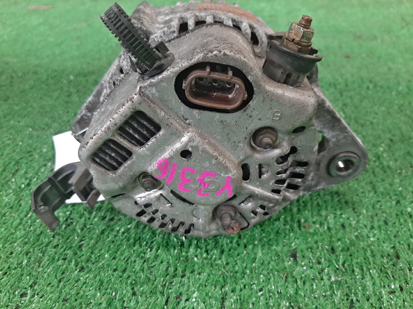 Генератор TOYOTA COROLLA AE110 5A-FE 27060-15140 2 ракурс