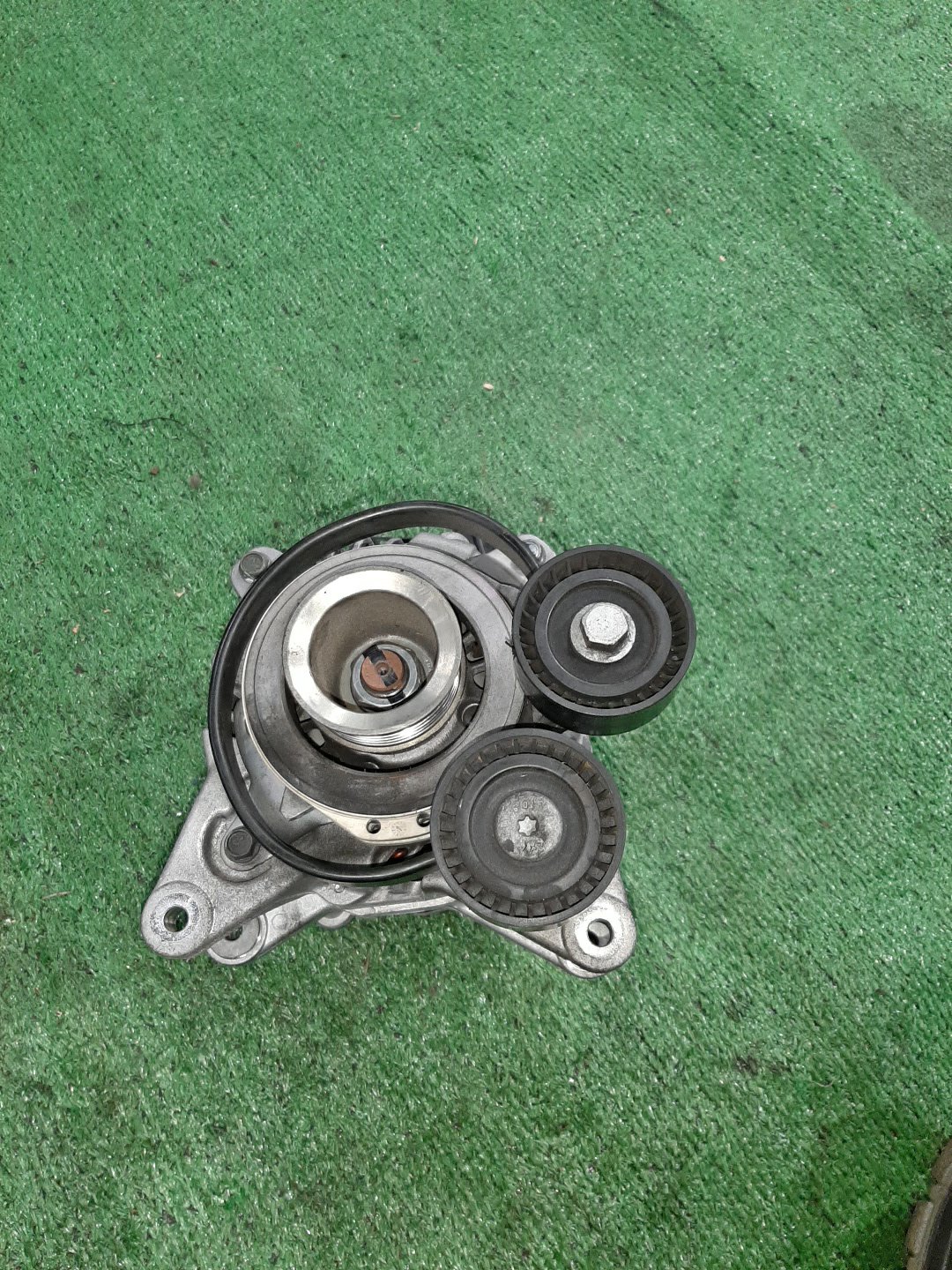 Генератор NISSAN SERENA GFC27 MR20DD 2310A-5TA2A 1 ракурс