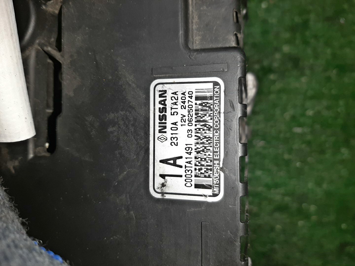 Генератор NISSAN SERENA GFC27 MR20DD 2310A-5TA2A 3 ракурс
