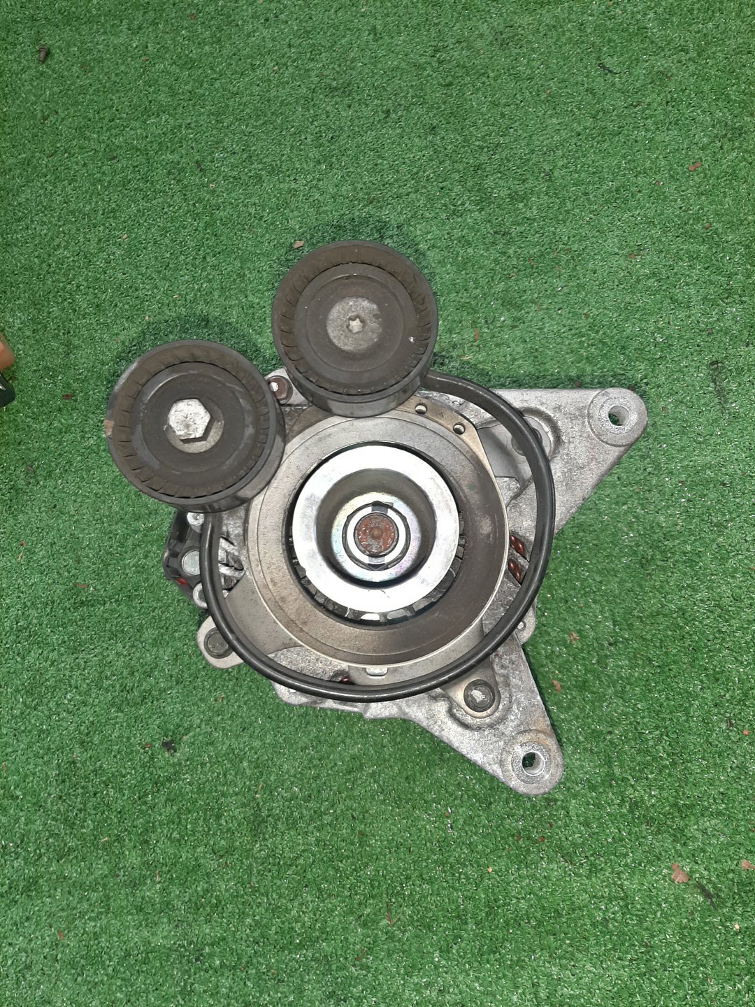 Генератор NISSAN SERENA GFNC27 MR20DD 2310A-5TA2A 1 ракурс